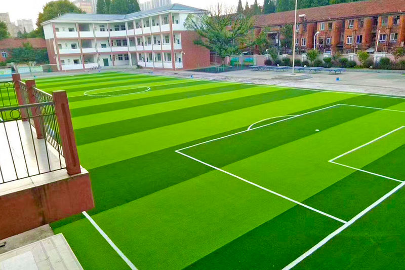 室外人造草足球场