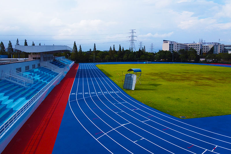 蓝色塑胶跑道